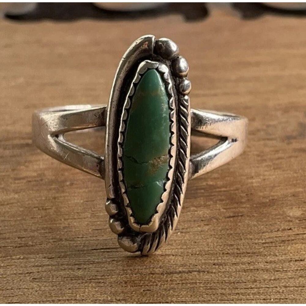 Vintage Navajo Oval Turquoise Sterling Silver Southwestern Style Ring Size 8 - Picture 2 of 9